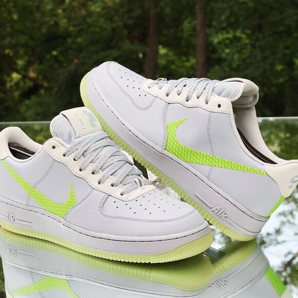 Nike Air Force 1 Low Volt Swoosh Men’s Size 10 - Picture 5 of 13